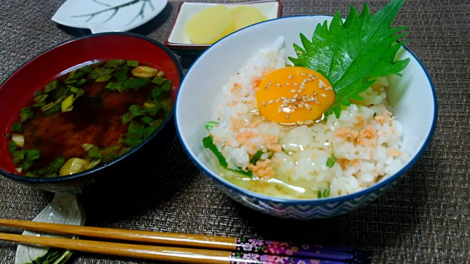 鮭と大葉の卵かけご飯🎵|ようこさん