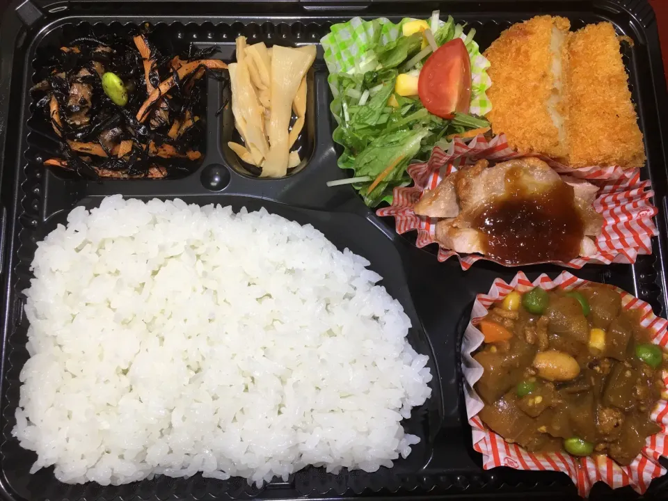 ポークステーキおろしソース 日替わり宅配弁当|Naokazu Kuritaさん