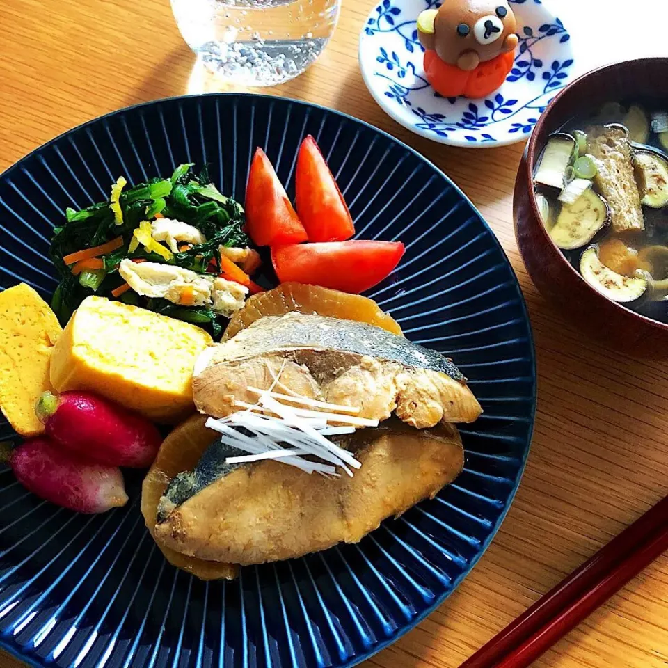 朝ごはんを食べよう☀️ぶり大根でワンプレート朝ごはん🐟|あしゃぱんさん