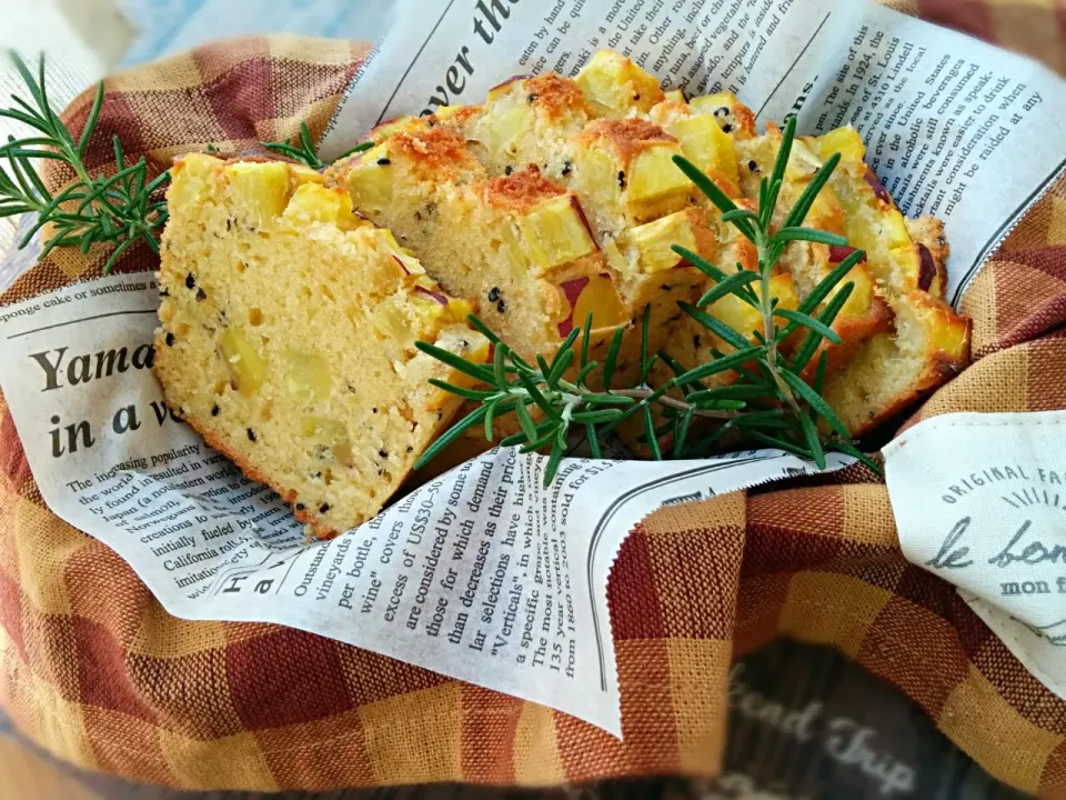 マダム とんちんさんのお料理*
～さつま芋と胡麻の
　　　　パウンドケーキ🍠 *～|ことり*さん