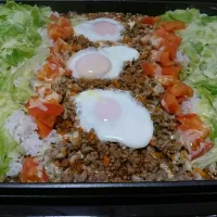 Snapdishの料理写真:ホットプレートでタコライス|あやさん