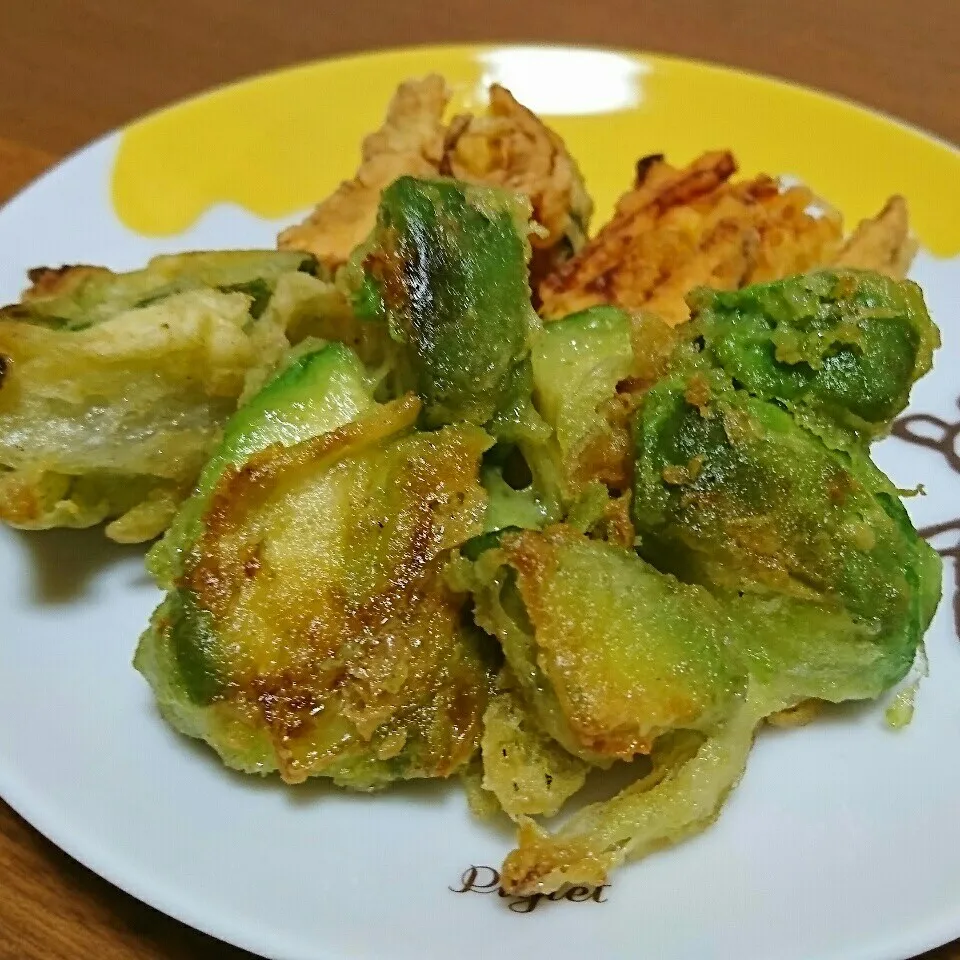 Snapdishの料理写真:アボカドのかき揚げ&野菜のかき揚げ|あやさん