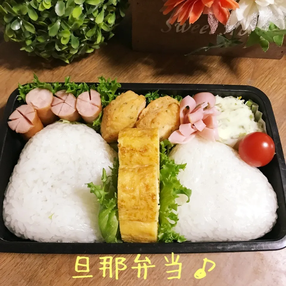 Snapdishの料理写真:今日の旦那弁当♪おにぎり🍙|あやちゃんママさん