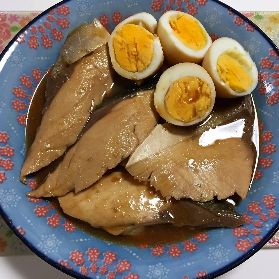 Snapdishの料理写真:ぶりと卵の味噌煮|あやさん