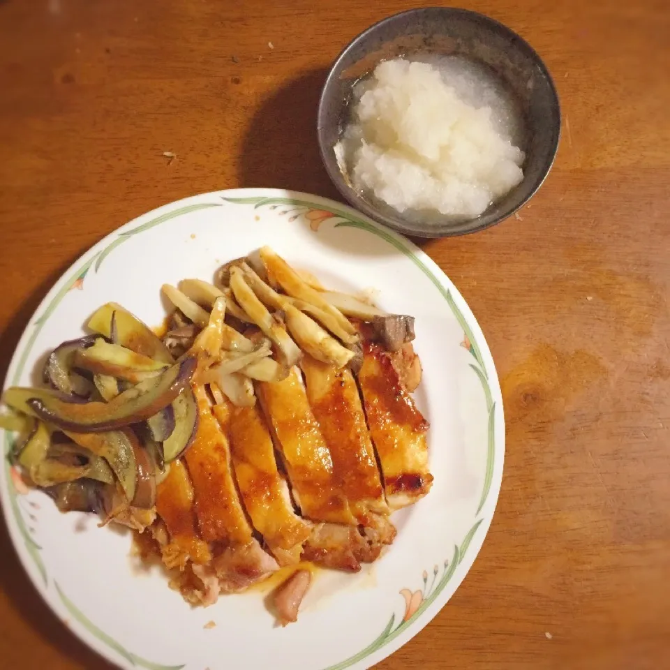 Snapdishの料理写真:鶏と野菜の温おろしポン酢でかおちゃん2000おめでとう🌻|pippiさん