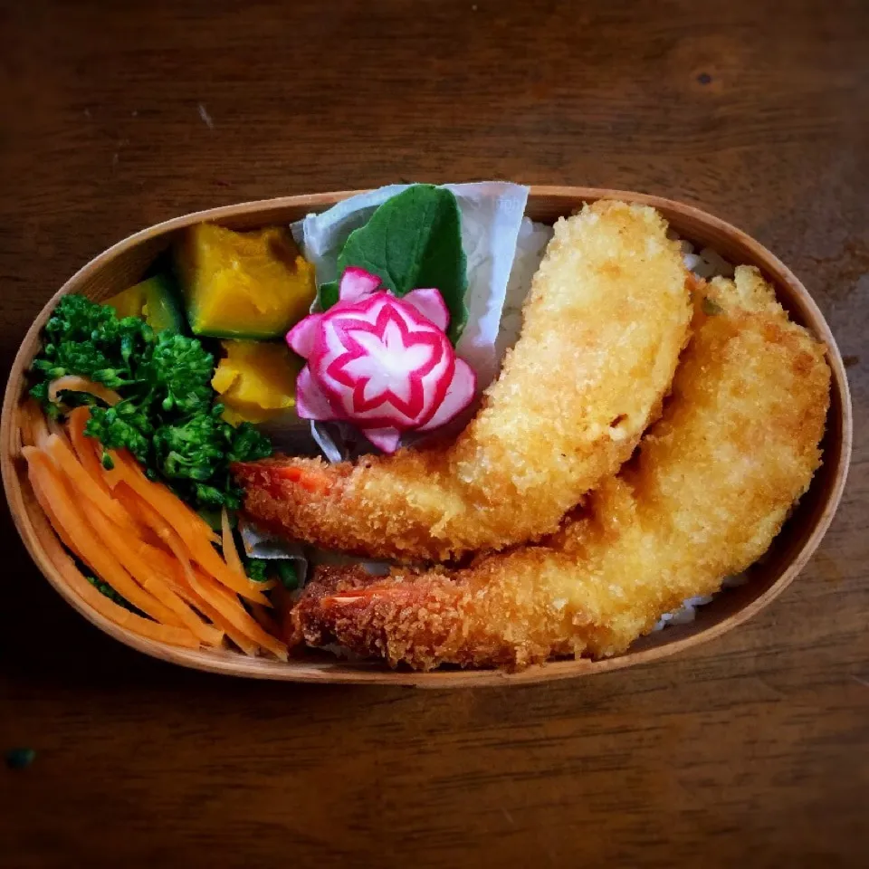 Snapdishの料理写真:母がくれた冷凍エビフライ弁当😊|pippiさん