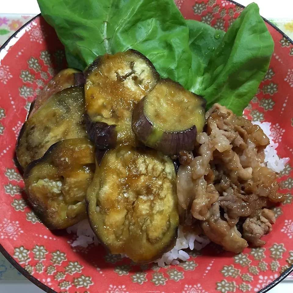 Snapdishの料理写真:ナスと豚コマの照り焼き丼|あやさん