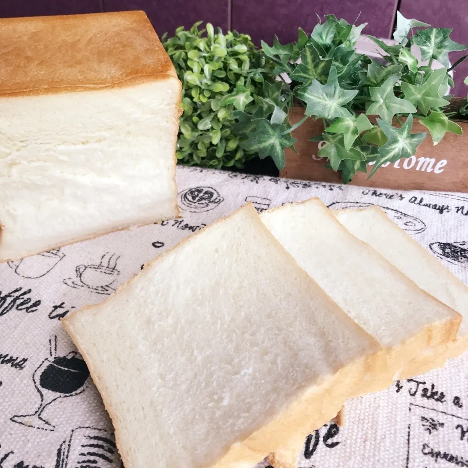 【角食部】蜂蜜生クリーム食パン🍞|あやちゃんママさん