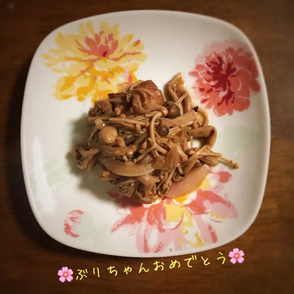 Snapdishの料理写真:ぶりちゃん、鶏の赤ワイン煮込みまねっこで900おめでとう🎉|pippiさん