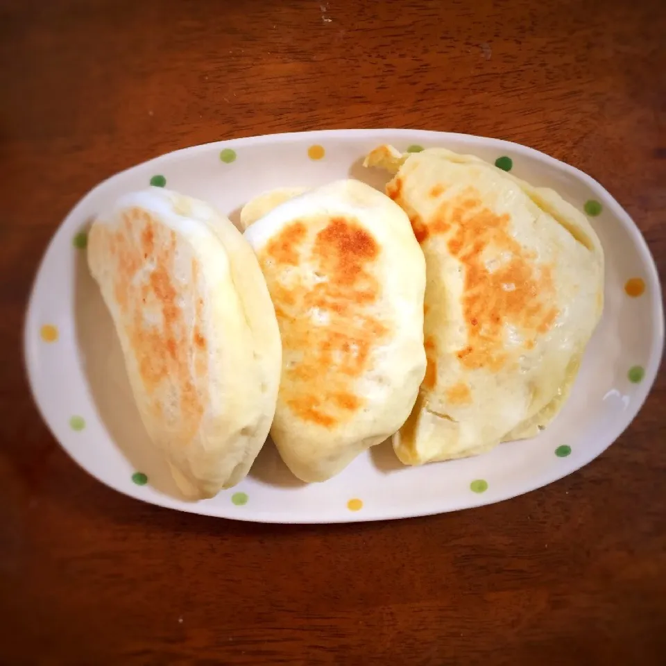 chioさんのフライパンで焼きたて🌸4種のチーズパン|pippiさん