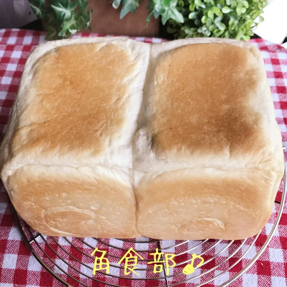 Snapdishの料理写真:【角食部】アーモンド食パン🍞|あやちゃんママさん