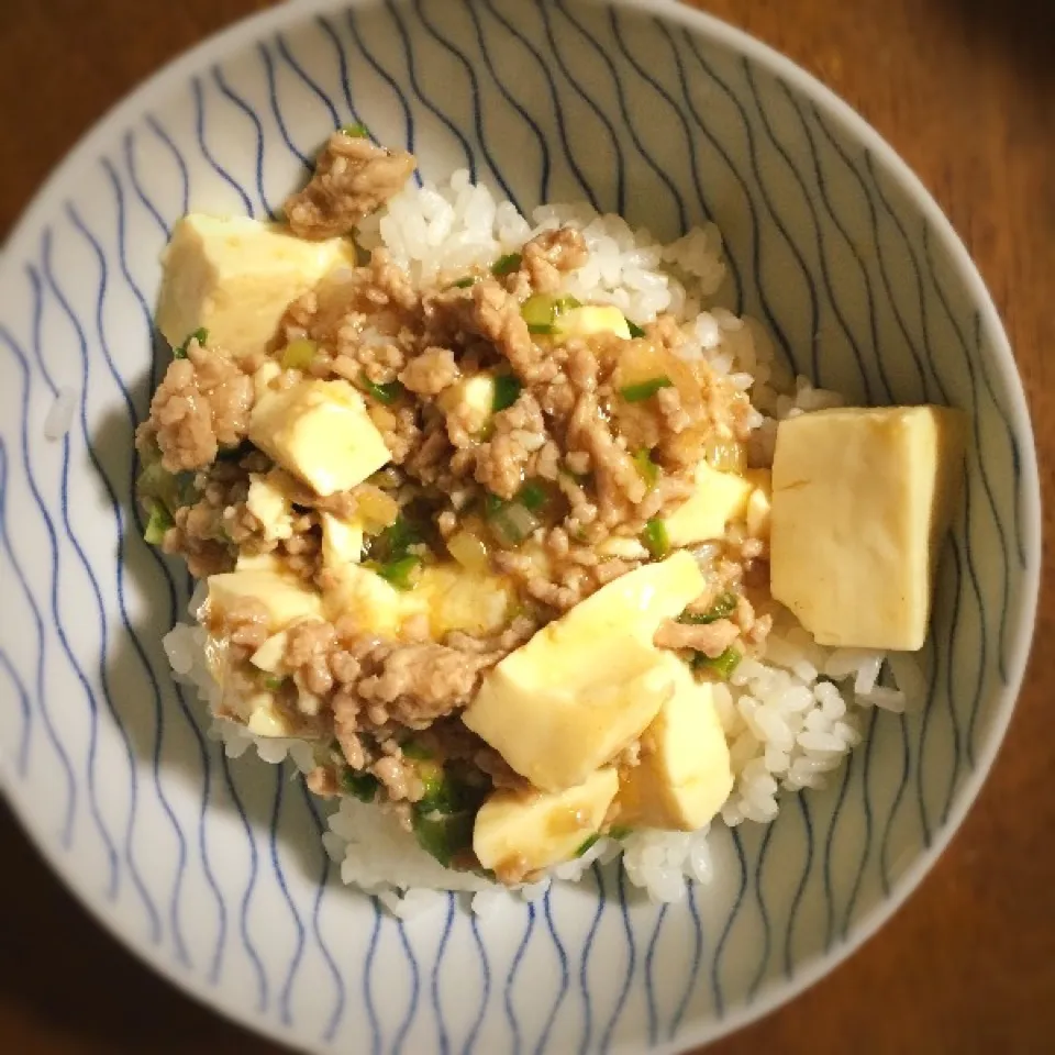 Snapdishの料理写真:【♯夏休みお昼ご飯プロジェクト】麻婆豆腐丼ゆぅゆさん|pippiさん