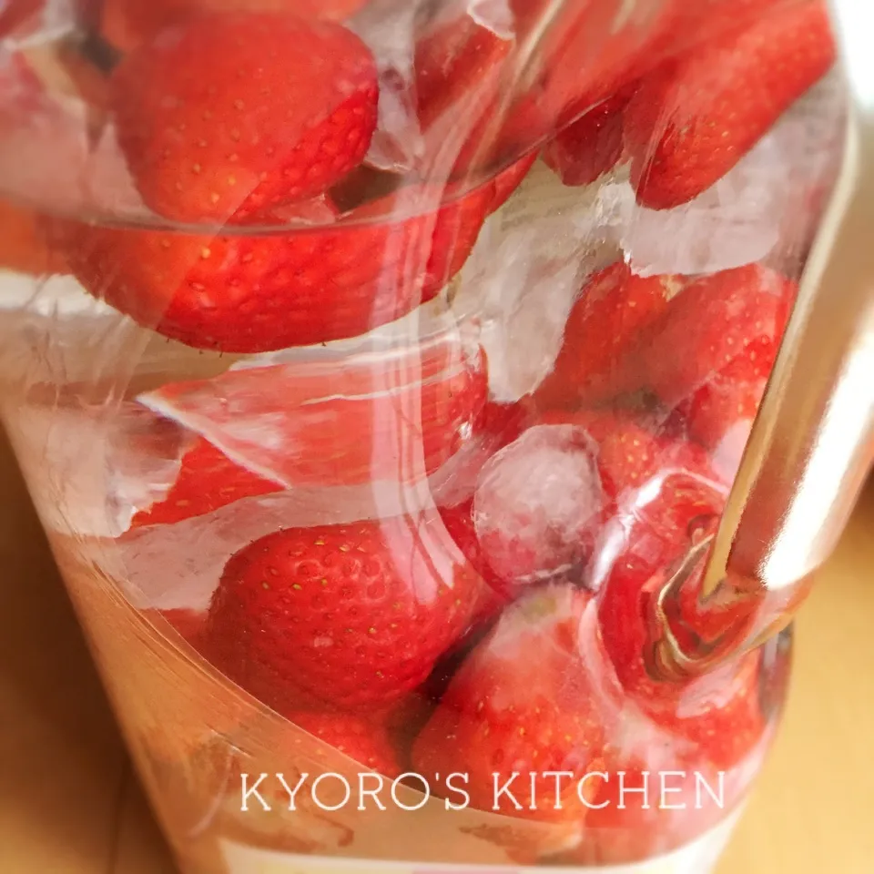 いちご酒🍓漬け込みました♡|kyoroさん