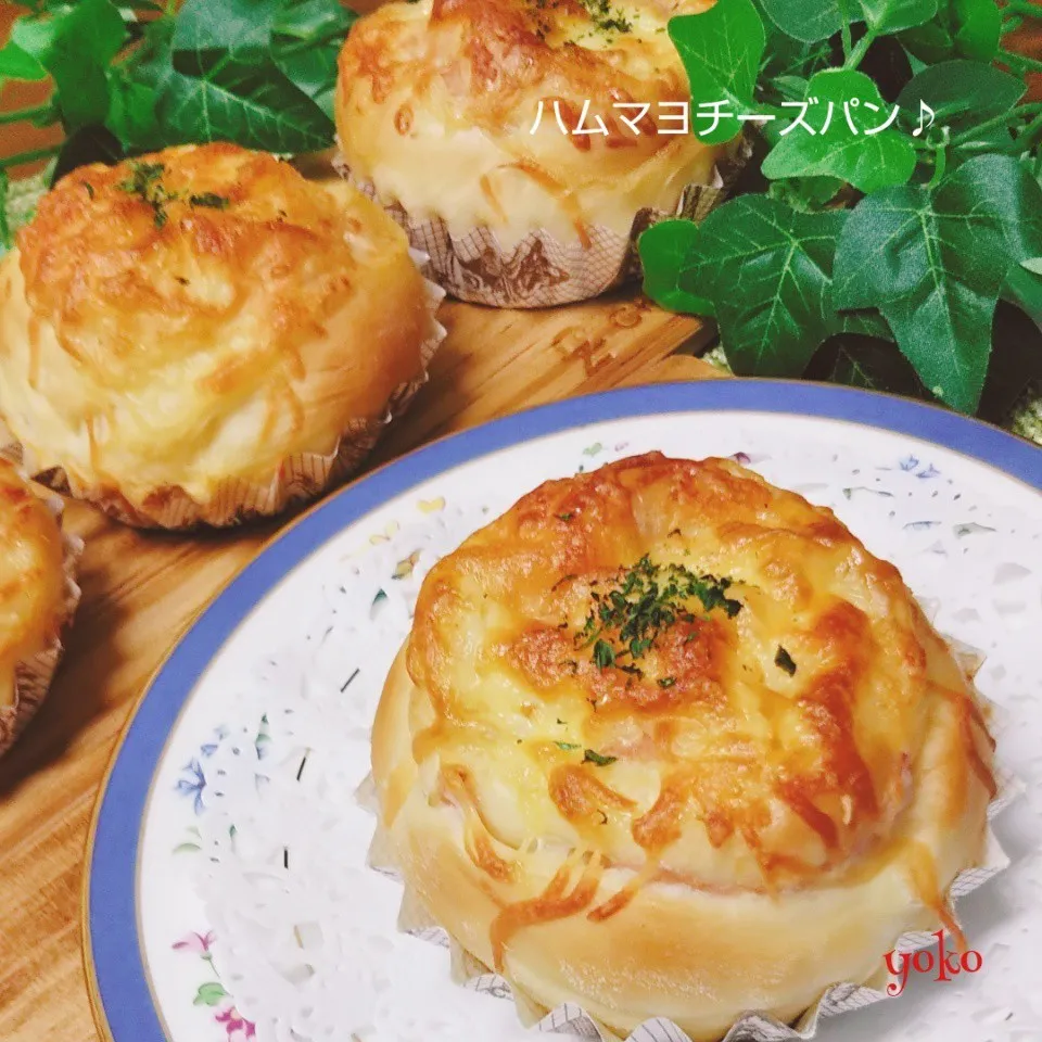 Snapdishの料理写真:ふわふわハムマヨチーズパン🌟|容子さん