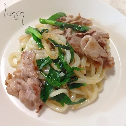 豚肉とニラの塩焼きうどん|あやさん