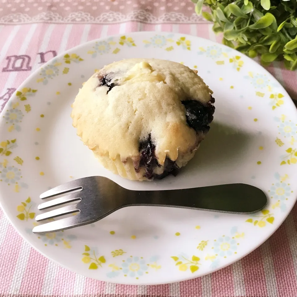 Snapdishの料理写真:今日のおやつ☆ブルーベリークリチマフィン♡|あやちゃんママさん