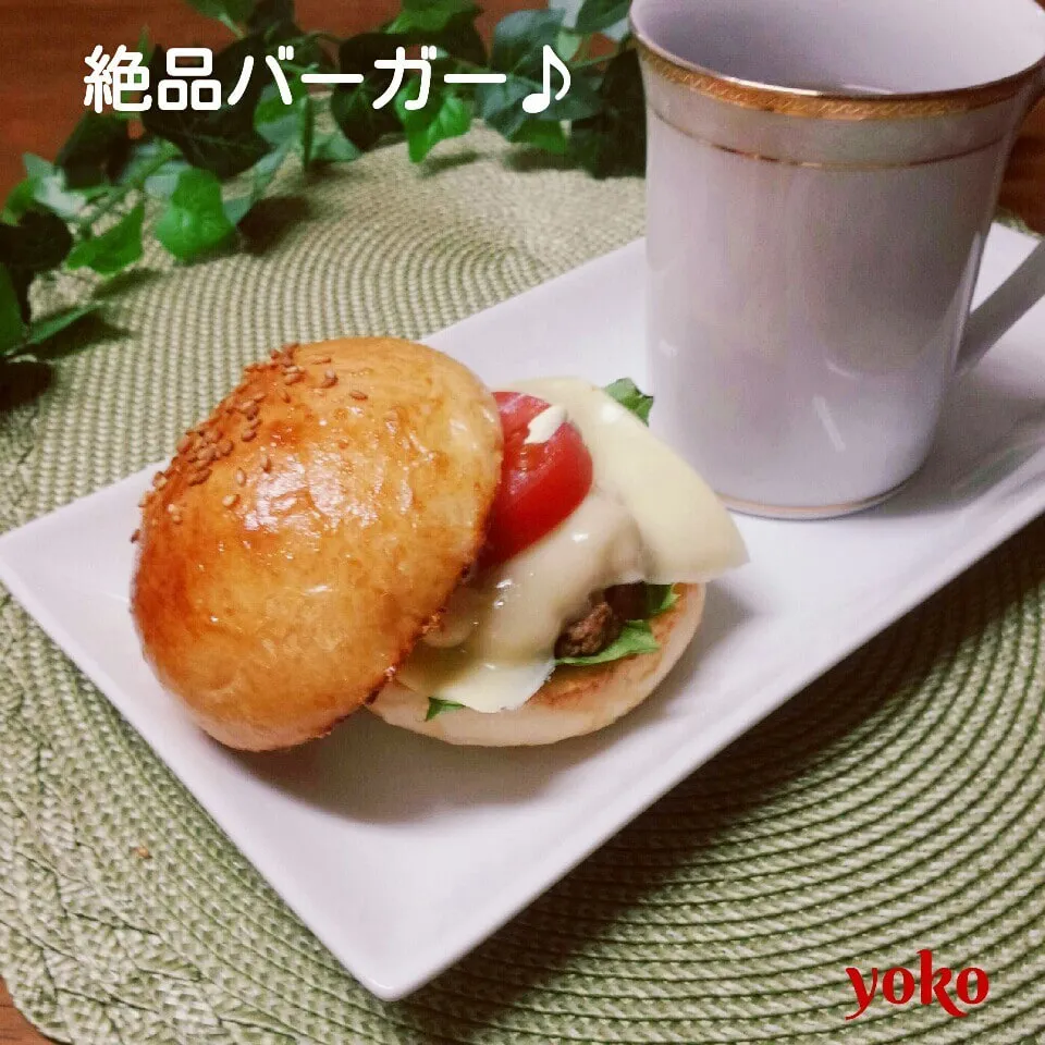 Snapdishの料理写真:朝食は☆絶品バーガーで胃もたれしました(´`:)|容子さん