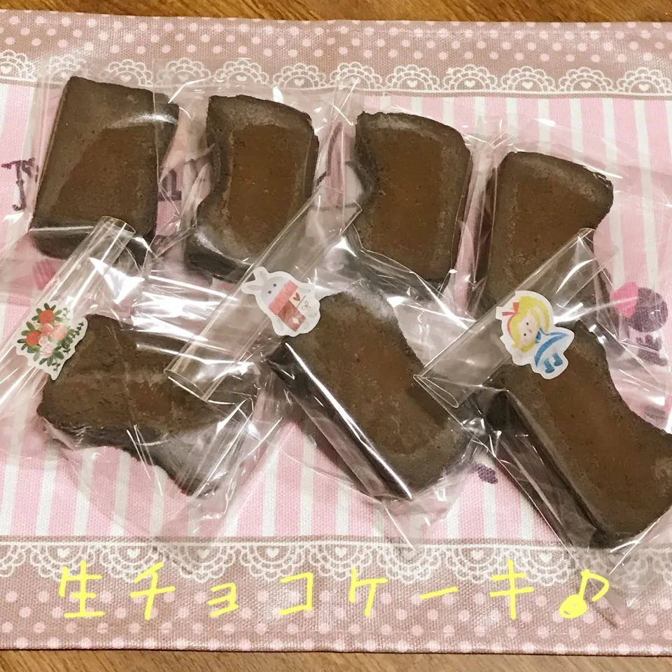 Snapdishの料理写真:職場の差し入れに♪お気に入りのかおチャンの生チョコケーキ♡|あやちゃんママさん