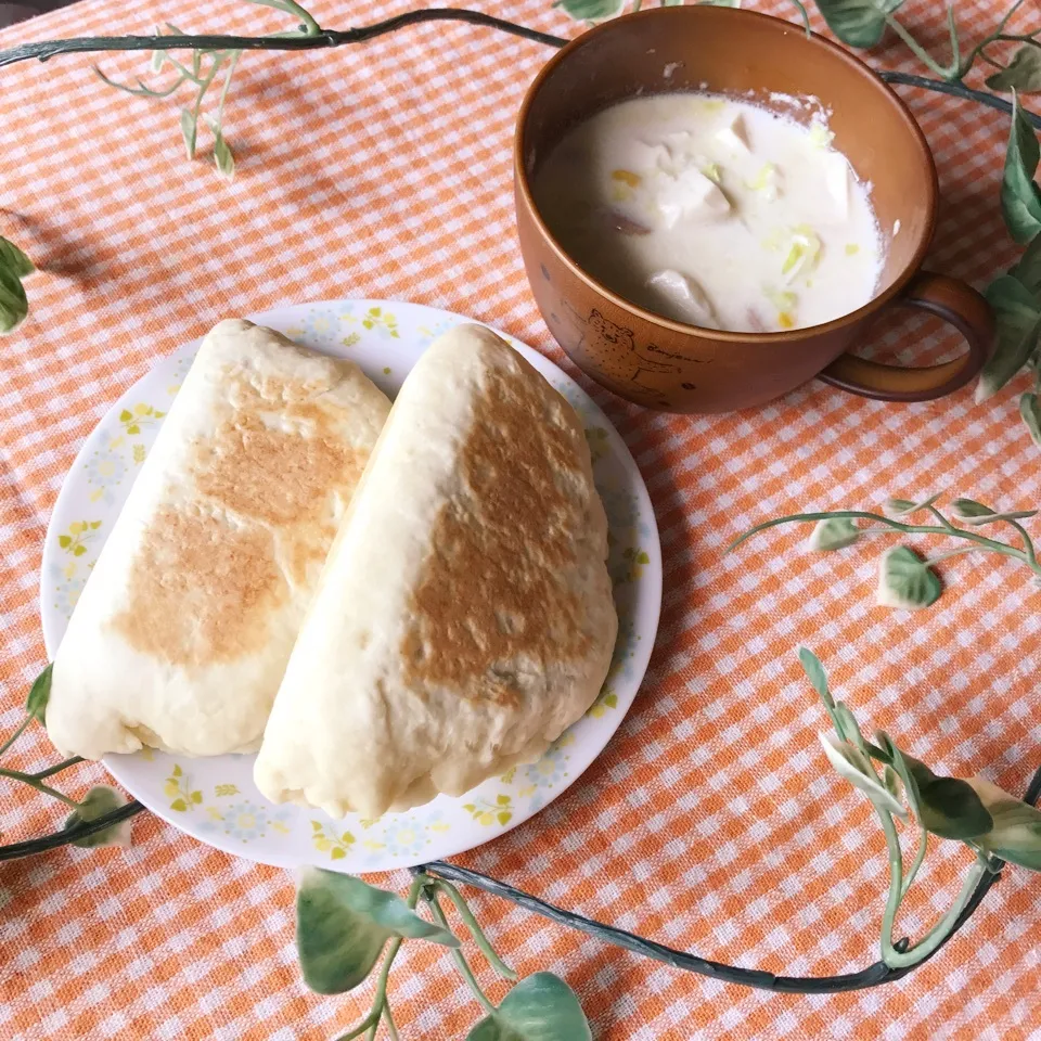 チーズナン&ミルクスープde今日のランチ❤|あやちゃんママさん