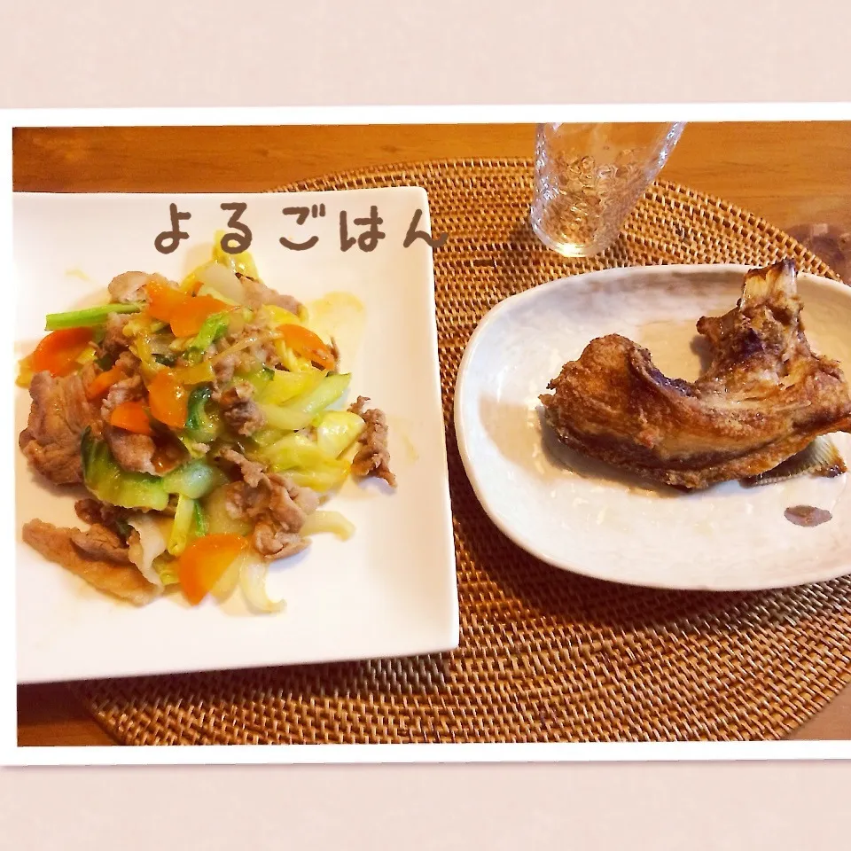 Snapdishの料理写真:肉野菜炒め♡ぶりかまの塩焼き|ameameさん