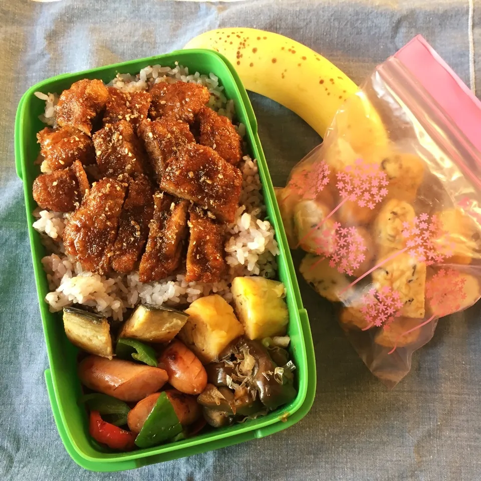 Snapdishの料理写真:2017.10.26 高1球児弁当|Loackerさん