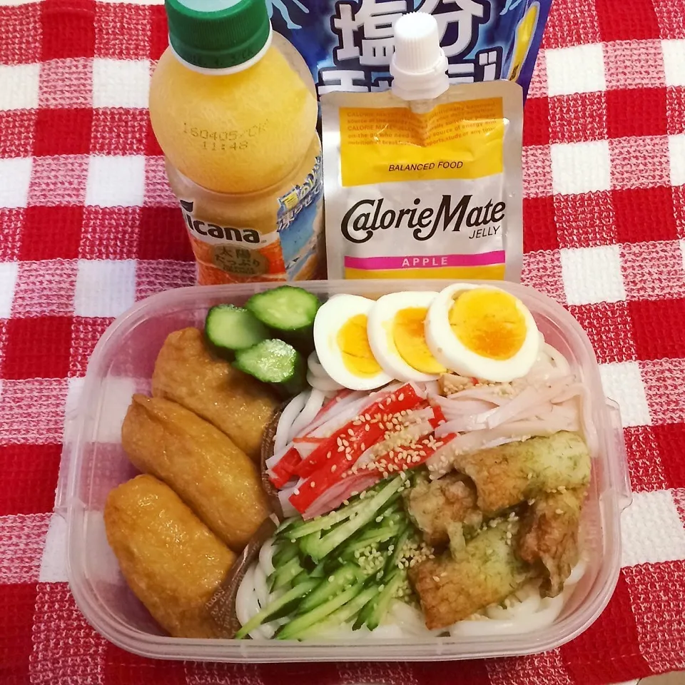 Snapdishの料理写真:2015.8.3 冷しうどんと稲荷弁当|Loackerさん