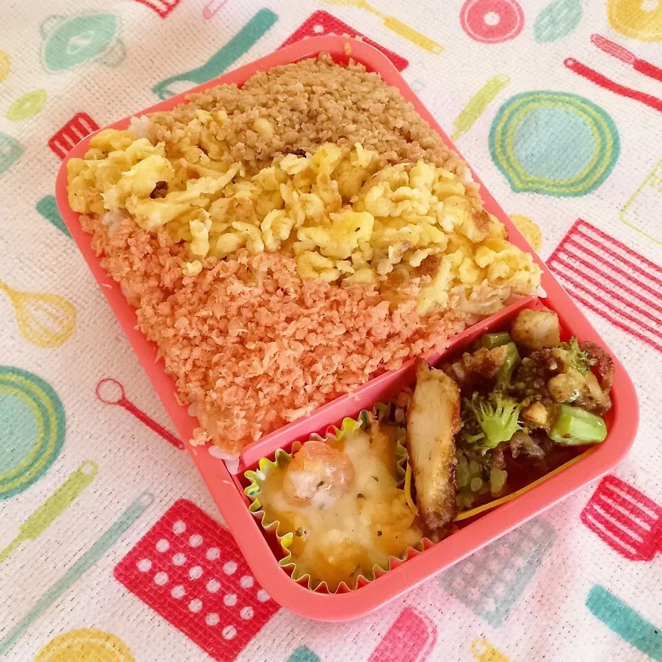 Snapdishの料理写真:2015.7.24 そぼろ弁当|Loackerさん