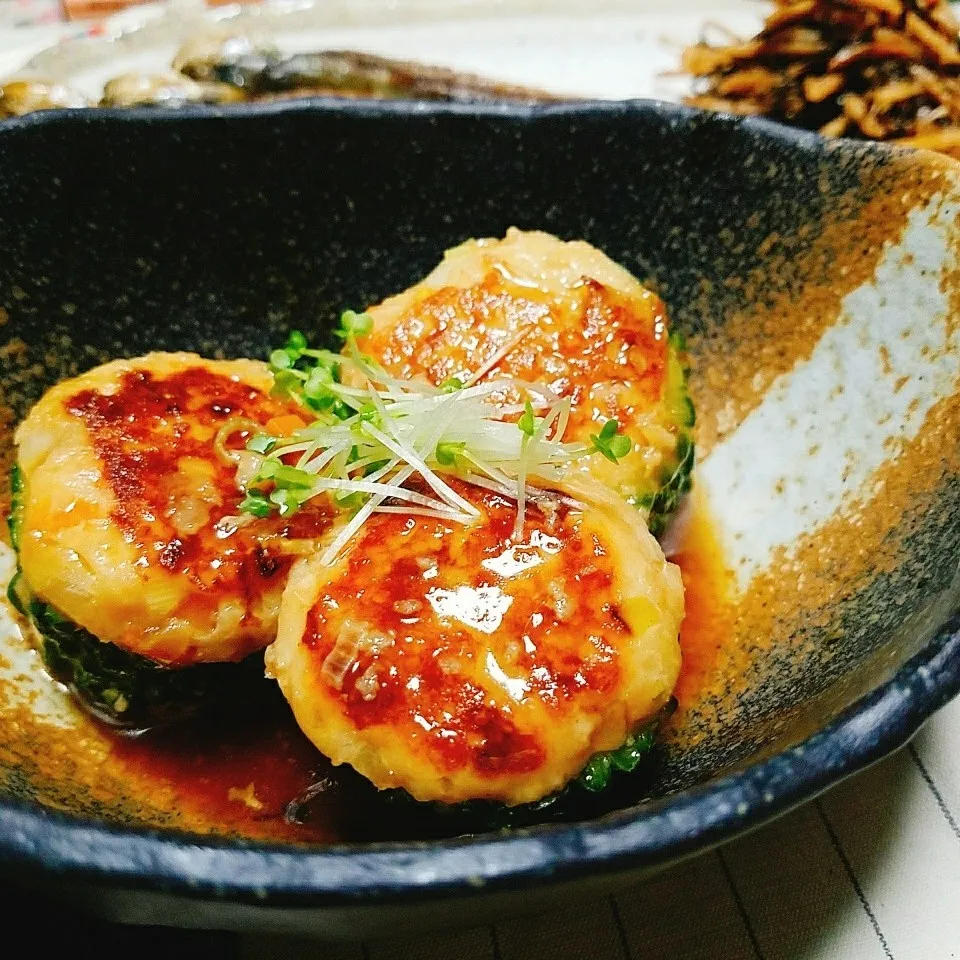 Snapdishの料理写真:マネっ子✨くん太姫さんのゴーヤの肉詰めあんかけ🍚🍴|Laniさん