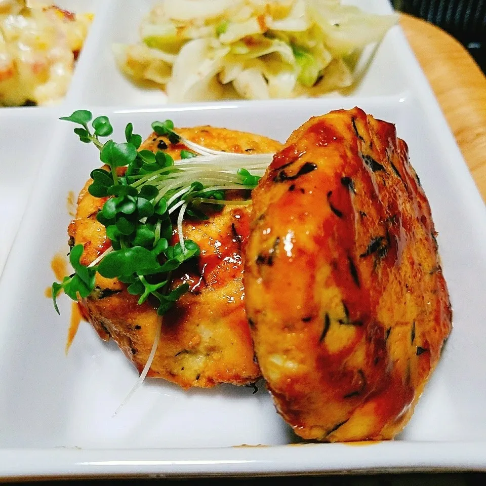 晩ご飯✨鶏ミンチとおからの照り焼きつくね🍚🍴|Laniさん