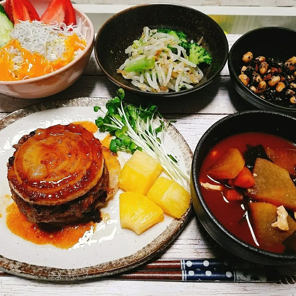 Snapdishの料理写真:晩ご飯✨オニオンハンバーグステーキ🍚🍴|Laniさん