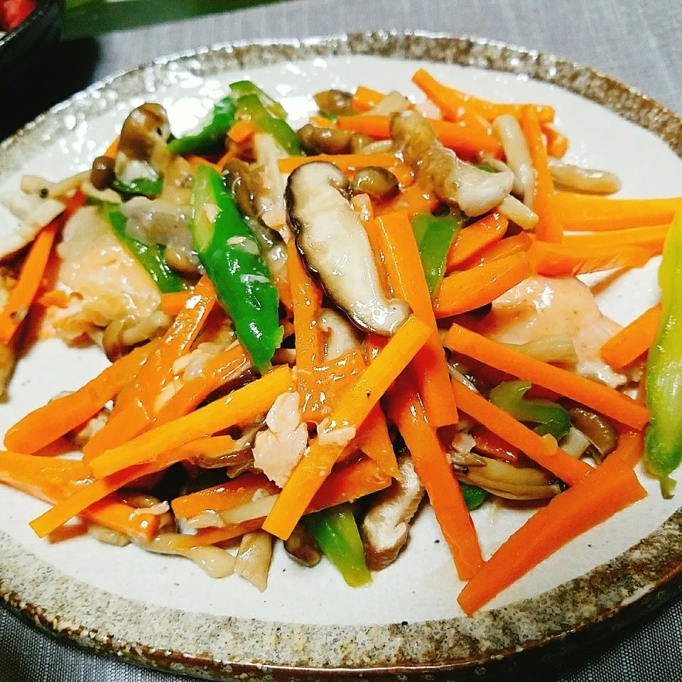 晩ご飯✨ヘルシオで鮭と野菜のバター蒸し🍚🍴|Laniさん