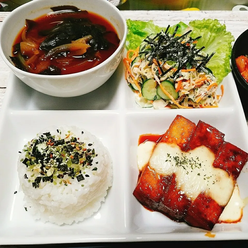 晩ご飯✨厚揚げの照り焼き和風チーズソース🍚🍴|Laniさん