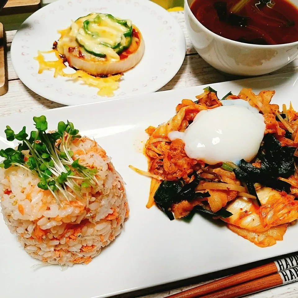 Snapdishの料理写真:晩ご飯✨温玉のせ豚キムチ🐷🍚🍴|Laniさん