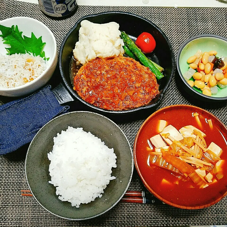 Snapdishの料理写真:晩ご飯✨和風オニオンソースハンバーグ🍚🍴|Laniさん