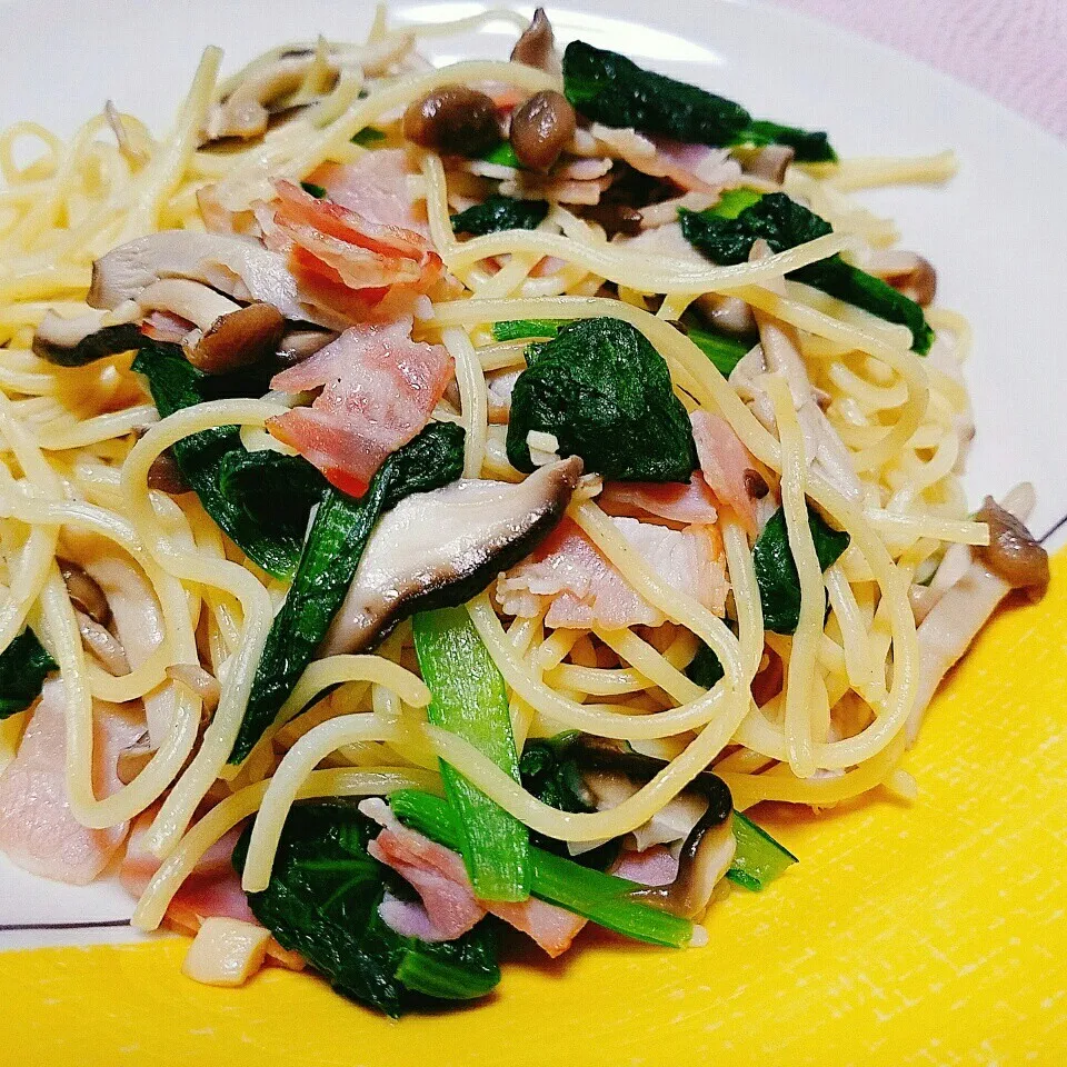 晩ご飯✨ベーコンきのこ小松菜の和風スパゲティ🍴|Laniさん