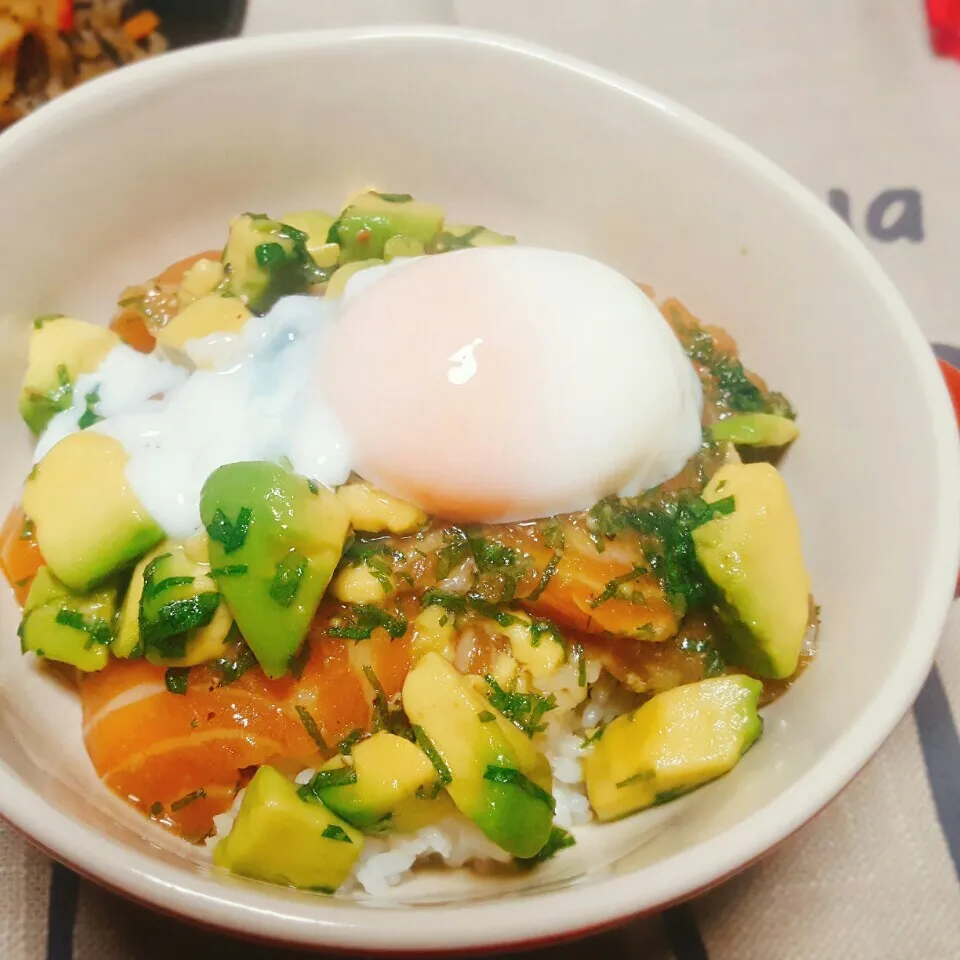 真似っ子󾭠サーモンのブラックペッパー漬け丼|Laniさん