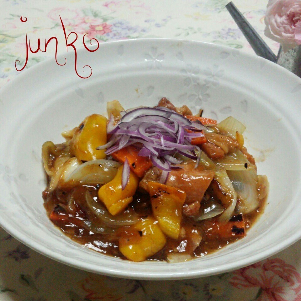 鶏肉の缶詰めで酢豚風ですょ😄