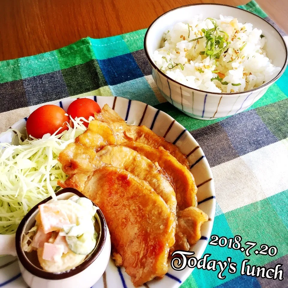 Snapdishの料理写真:本日ランチ♪かおちゃんのマカロニサラダと生姜焼き♡|yukimiya7262さん