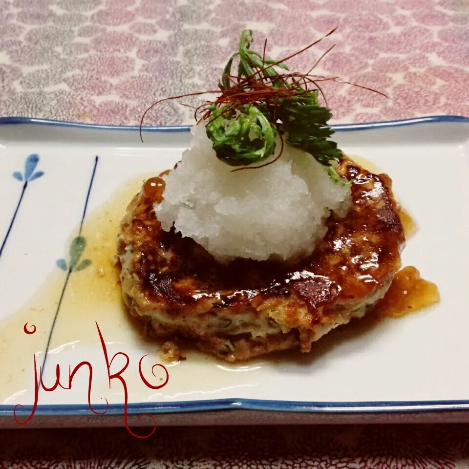 Snapdishの料理写真:サバ缶と鍋の残り物野菜で🎶サババーグ🐟|♡純子♡さん