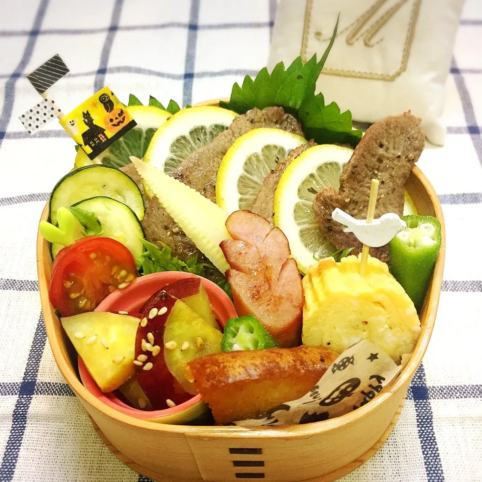 牛たんBento❤️葉っぱウインナー作り方あり❣️|まいるさん