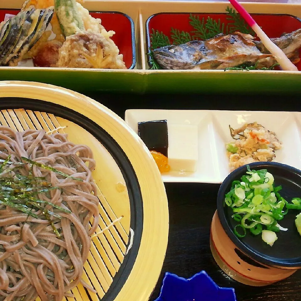 梅の湯のお蕎麦定食🐟これで！1050円😱💕|♡純子♡さん