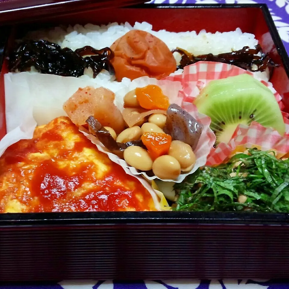 Snapdishの料理写真:今日のお弁当🍱青じそで見えな～い😆ゆで卵ちゃん😋💕|♡純子♡さん