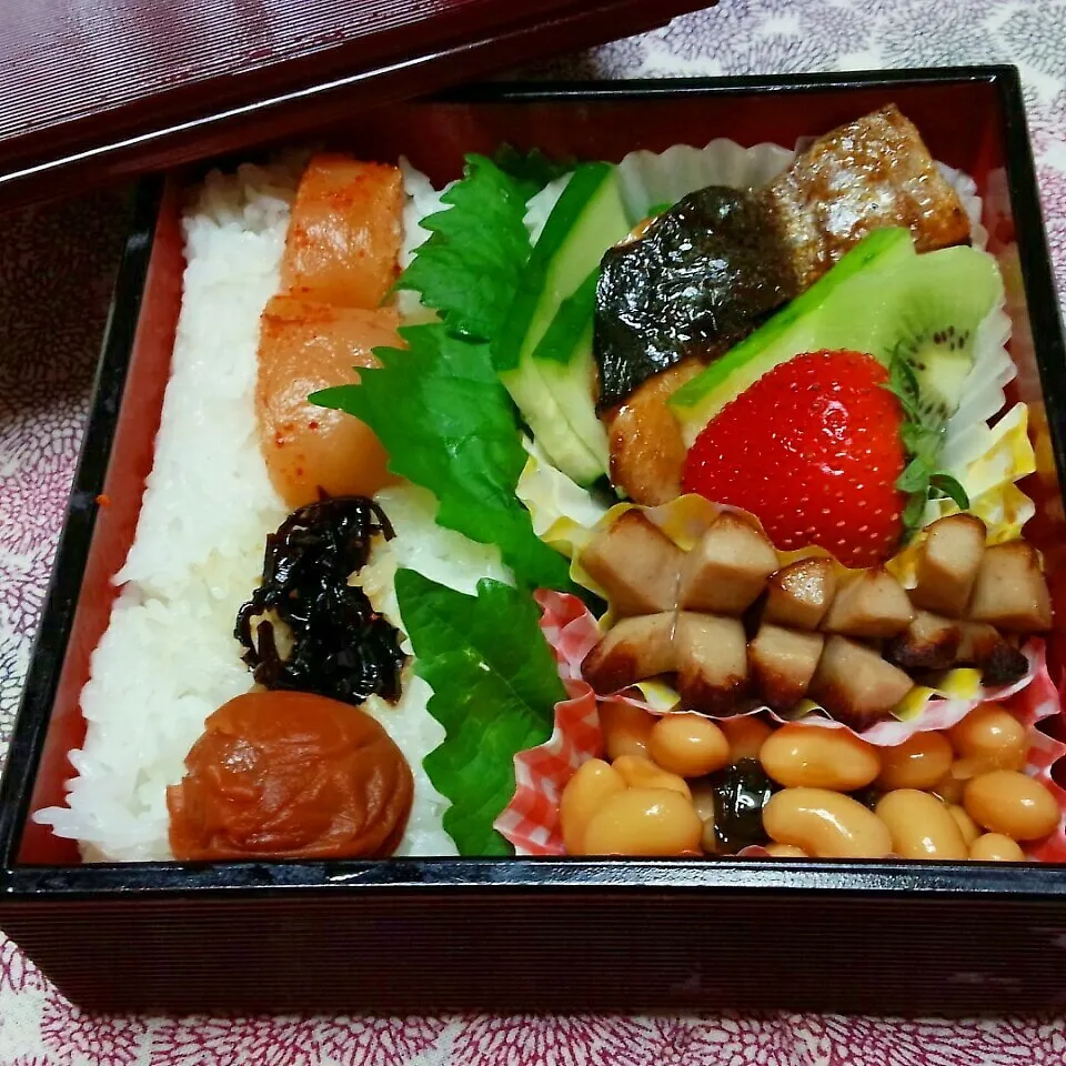 Snapdishの料理写真:今朝のお弁当🍱鰤の照り焼きがおすすめ～っ😋💕|♡純子♡さん