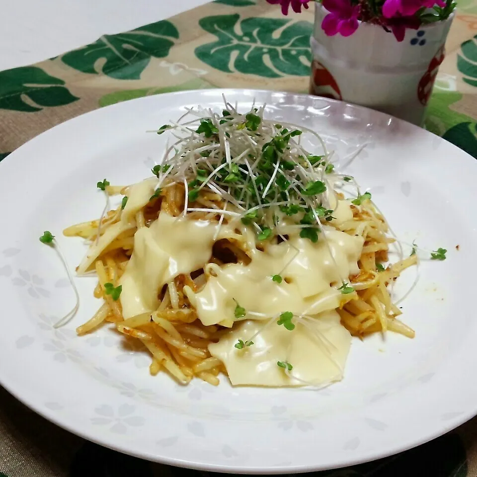 Snapdishの料理写真:ｶﾚｰとﾁｰｽﾞが抜群にﾏｯﾁ💕なんと材料費200円😍|♡純子♡さん