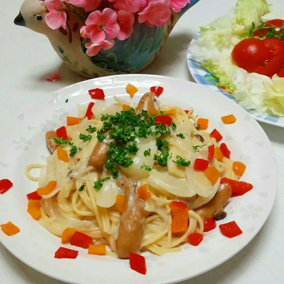 Snapdishの料理写真:たっぷり茸🍄とウィンナーのホワイトソース🍝スパゲティ|♡純子♡さん