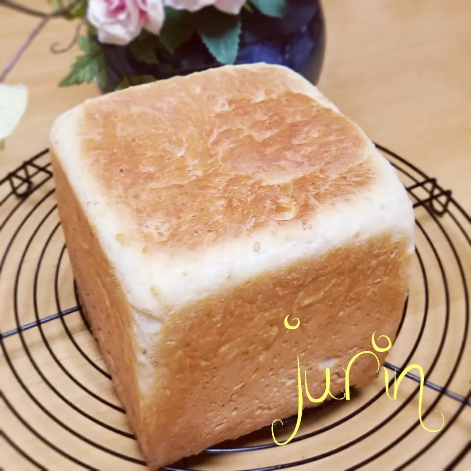 【 角食部 】例のパンに全粒粉少し足しました角食|Jurinさん