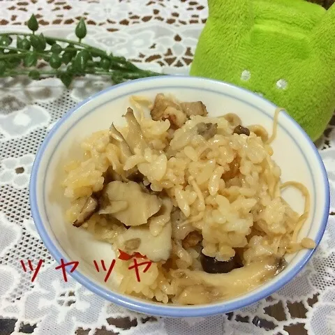 Snapdishの料理写真:ココナッツオイルで、キノコ三昧炊き込みご飯♪|noeさん