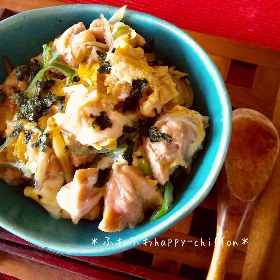 初心者さんにも間違いなく作れる♪しっかり味の親子丼。|＊チッチ＊さん