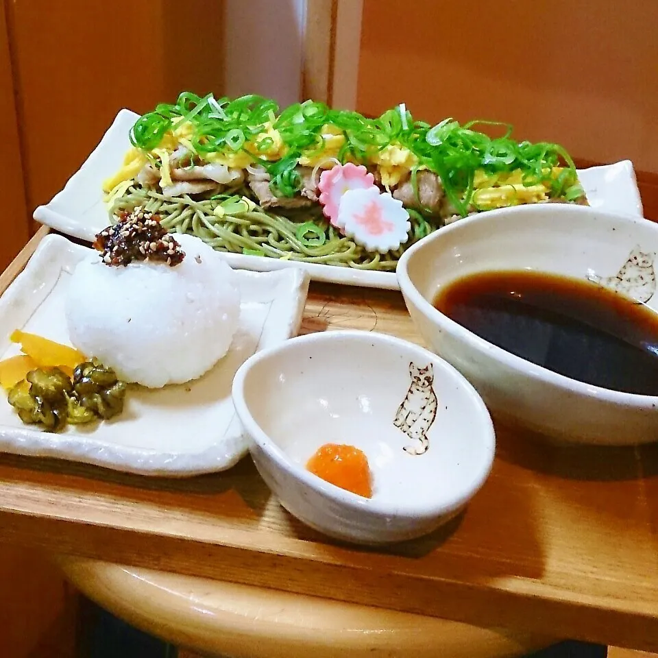 Snapdishの料理写真:2015 瓦そば風 年越し蕎麦＆韓国風 大葉味噌おにぎり♪|mi_neneco♪さん