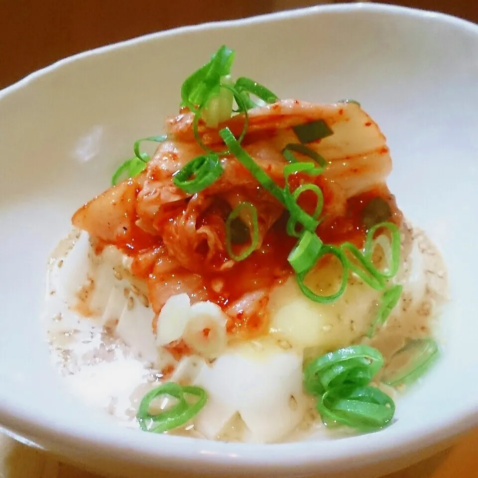 ズボラおつまみ♡キムチーズ胡麻タレの変わり湯豆腐風♪|mi_neneco♪さん